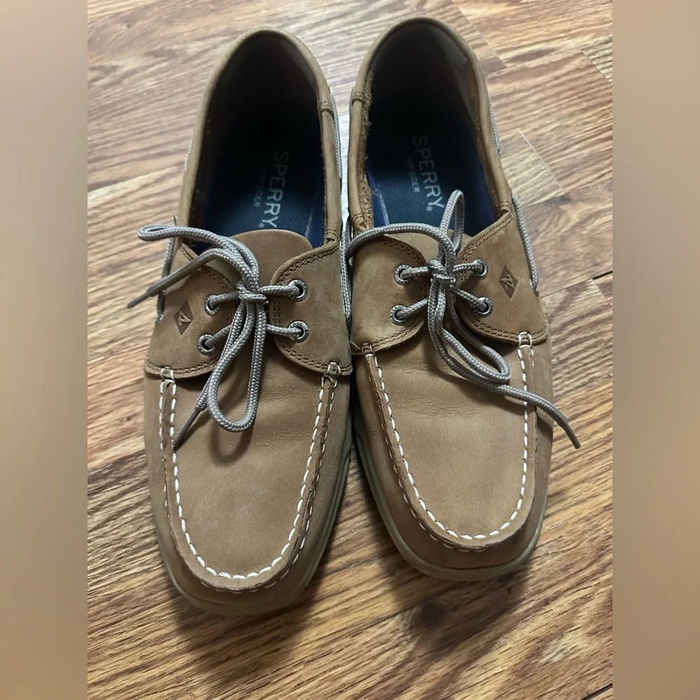 Sperry excellent see